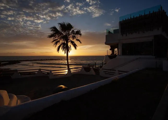 Apartamento En Primera Línea De Playa, Céntrico, Tranquilo