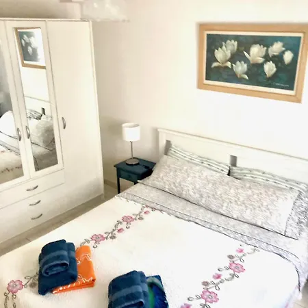 Apartamento En Primera Línea De Playa, Céntrico, Tranquilo *