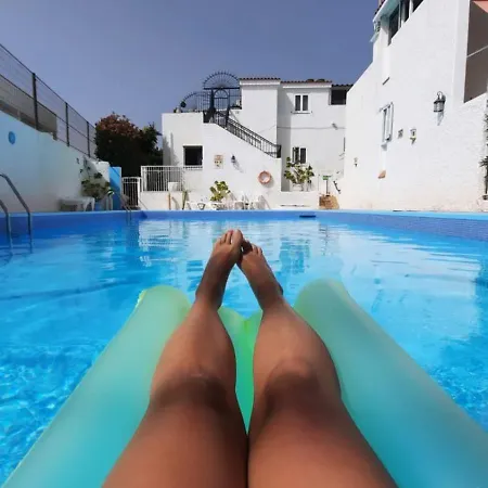Apartamento En Primera Línea De Playa, Céntrico, Tranquilo